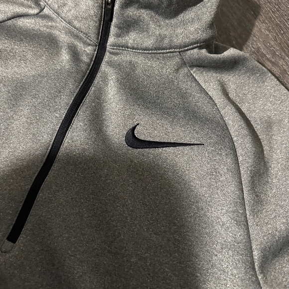 Nike Men’s Pullover - Picture 3 of 4